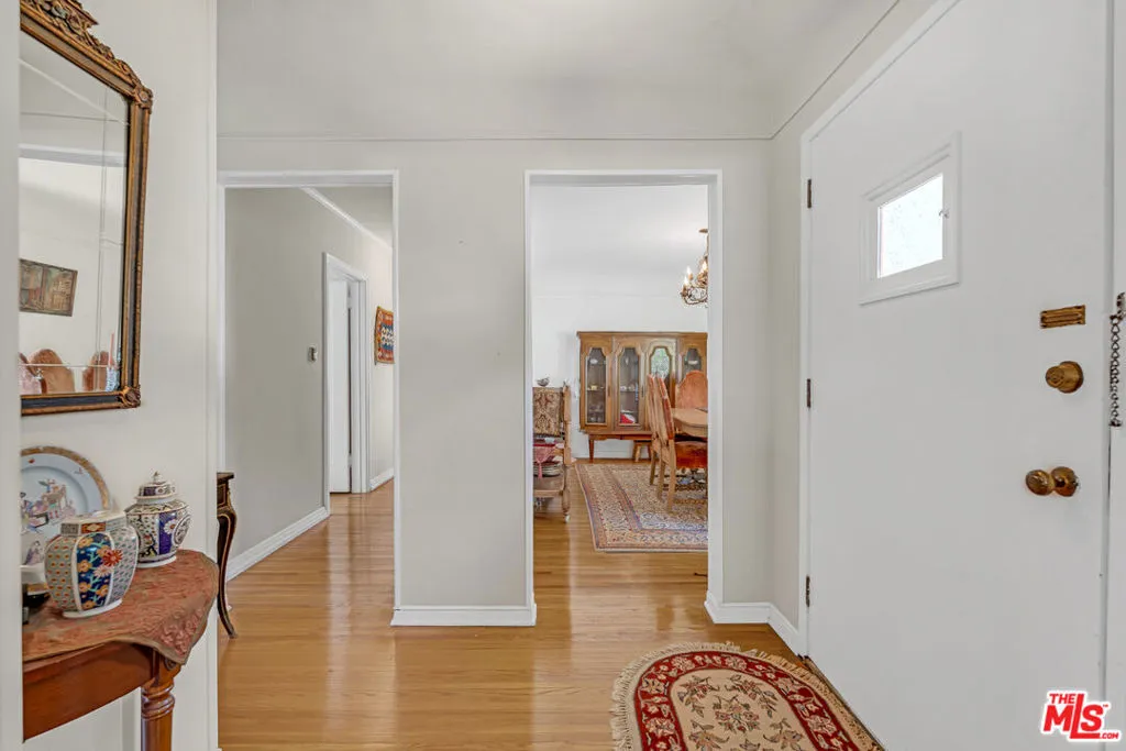 3141 E La Suvida Drive, Los Angeles, California 90068 home-pic-1